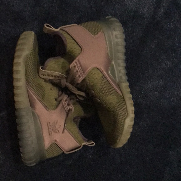 adidas Shoes - Adidas tubular deadstock size 8